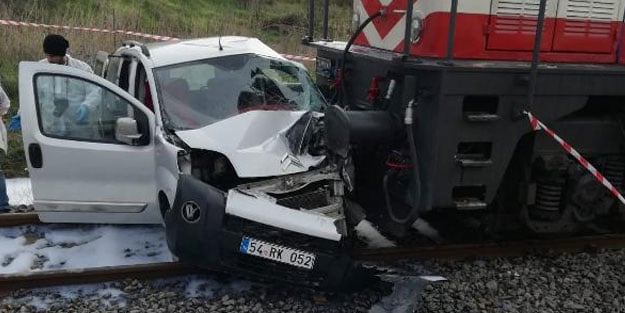 Batman'da yolcu treni, ticari aracı biçti! 2 yaralı