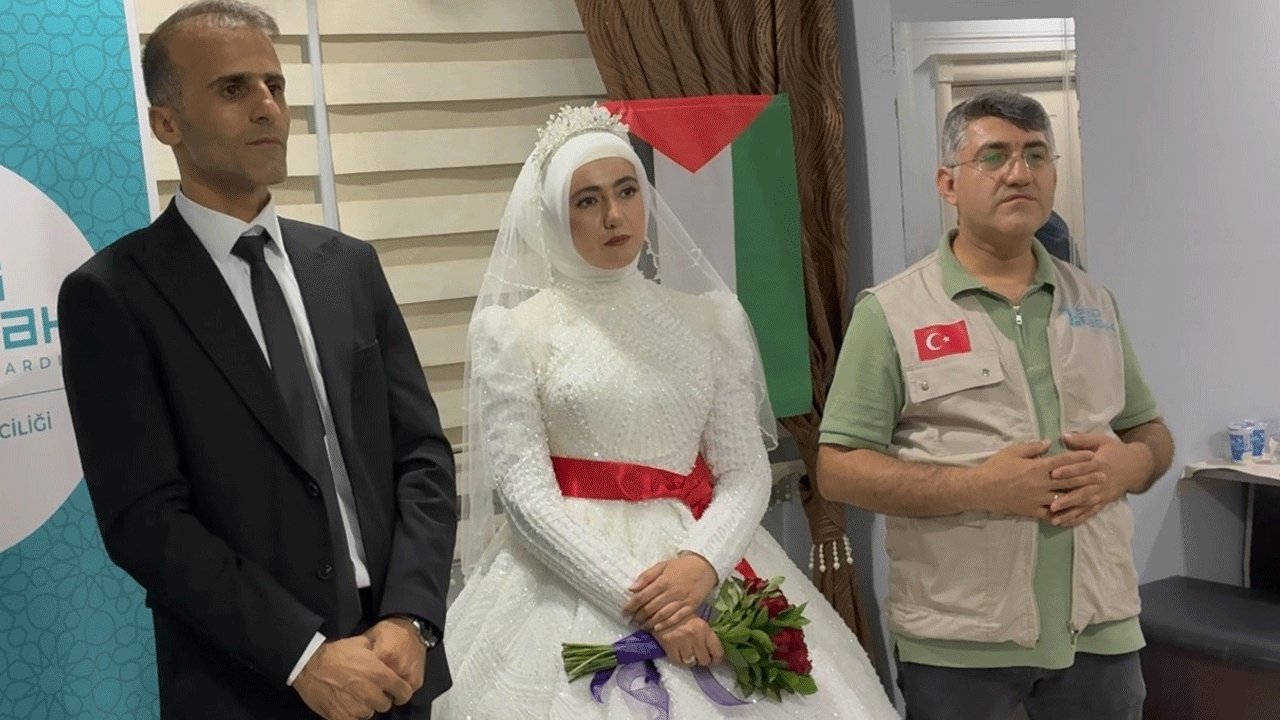 Batmanlı çift düğün sofrasını Gazze’de kurdu!