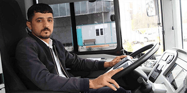 Batmanlı şoförden insanlık dersi: Otobüste unutulan altın dolu çantayı...
