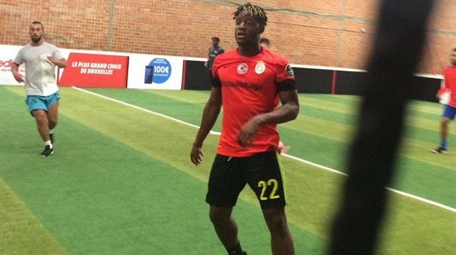 Batshuayi halı sahada Galatasaray forması giydi