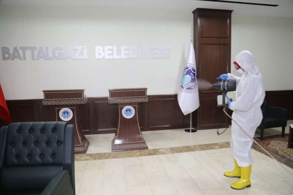 Battalgazi Belediye binası dezenfekte edildi 
