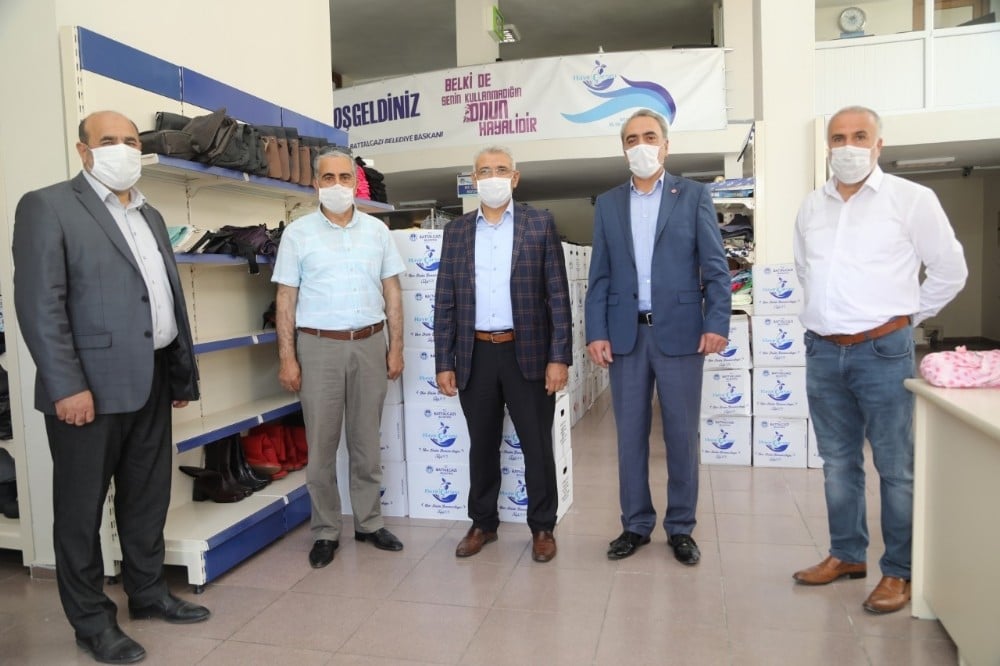 Battalgazi Belediyesi hayır çarşısına destekler sürüyor 