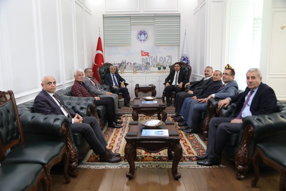 Battalgazi’de depremin izleri siliniyor 
