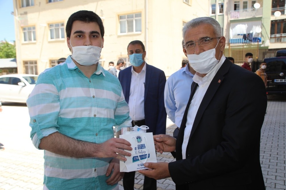 Battalgazi’de öğrencilere sınav jesti 