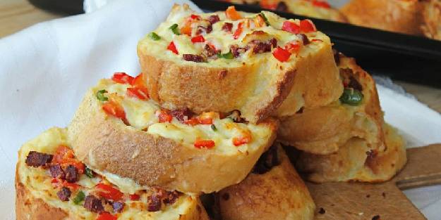 Bayat ekmek pizzası tarifi, nasıl yapılır?