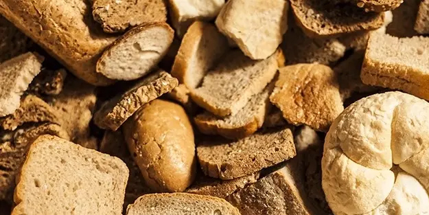 Bayatlamış ekmekleri bundan sonra çöpe atmayın! Bugün ne pişirsem? Diye düşünenler: Bayat ekmekle tarifler