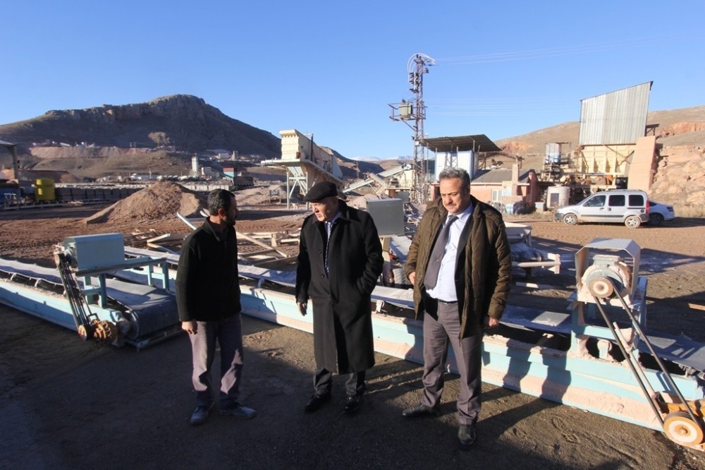 Bayburt Belediyesi konkasör tesisini taşıyor 