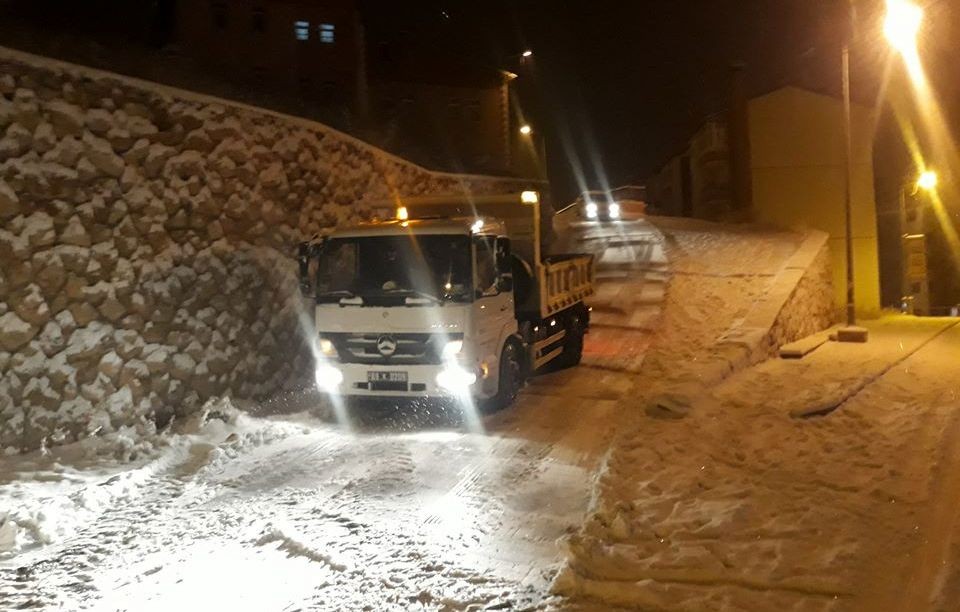 Bayburt Belediyesi’nden karla mücadele çalışması 