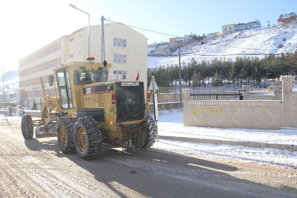 Bayburt Belediyesinden karla mücadele çalışması 