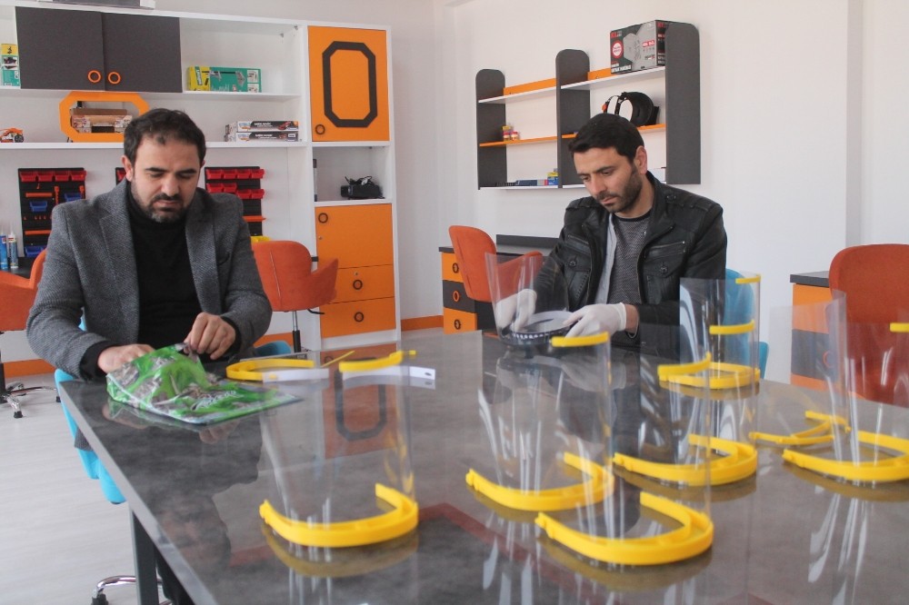 Bayburt Bilim Sanat Merkezi yüz koruyucu siper üretimine başladı 