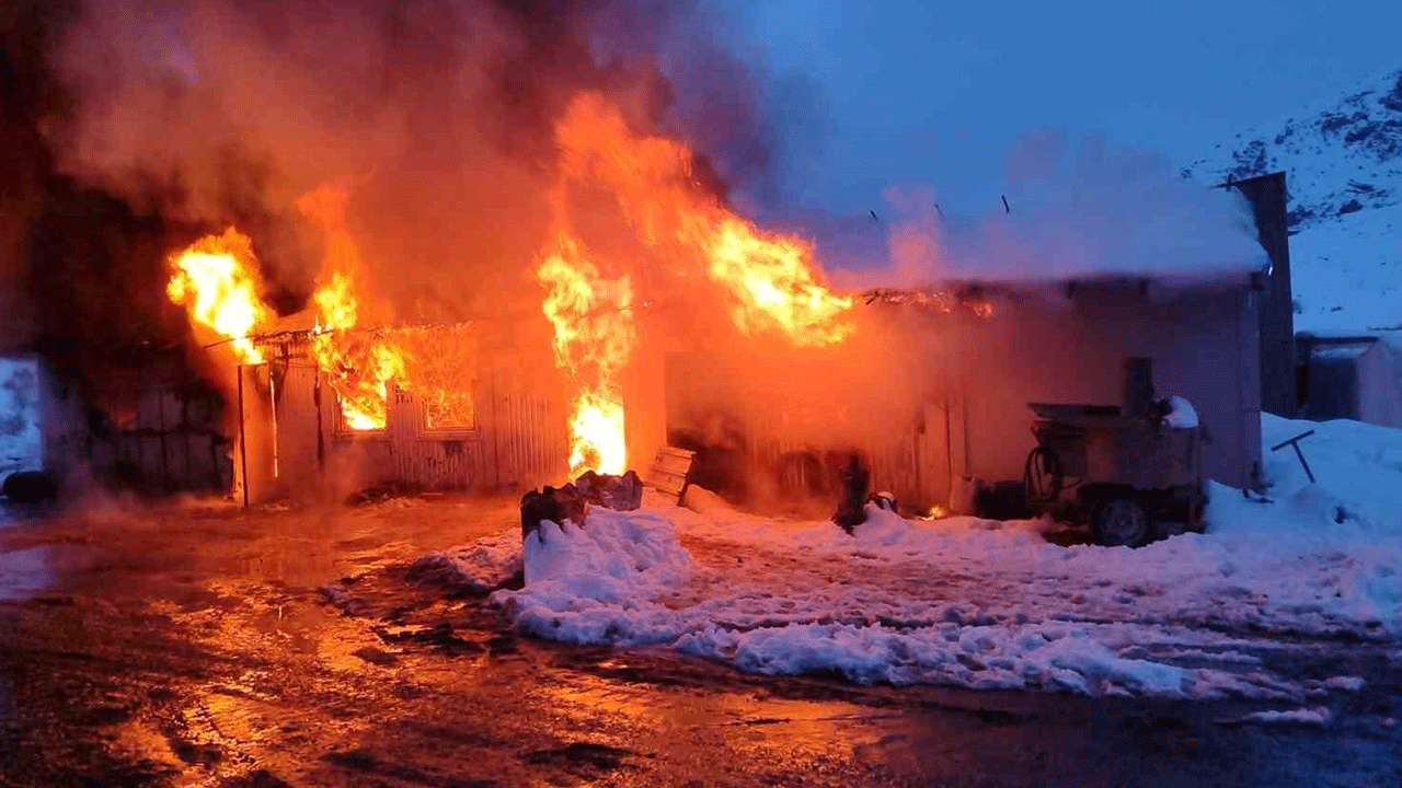 Bayburt-Erzurum kara yolu tünel inşaatında yangın çıktı!