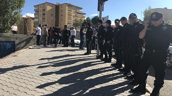 Bayburt fena karıştı! Polis gazla müdahale etti