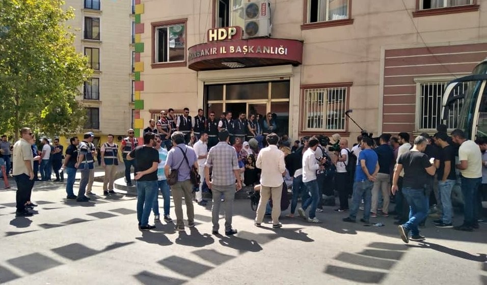Bayburt KADEM’den oturma eylemi yapan Diyarbakır annelerine destek 
