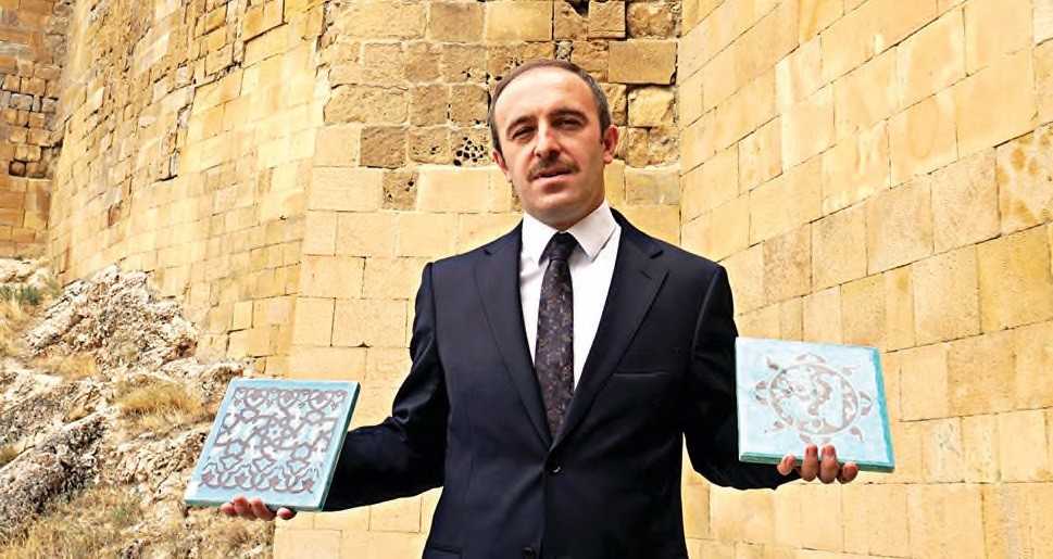 Bayburt Kalesi çinilerine kavuşuyor