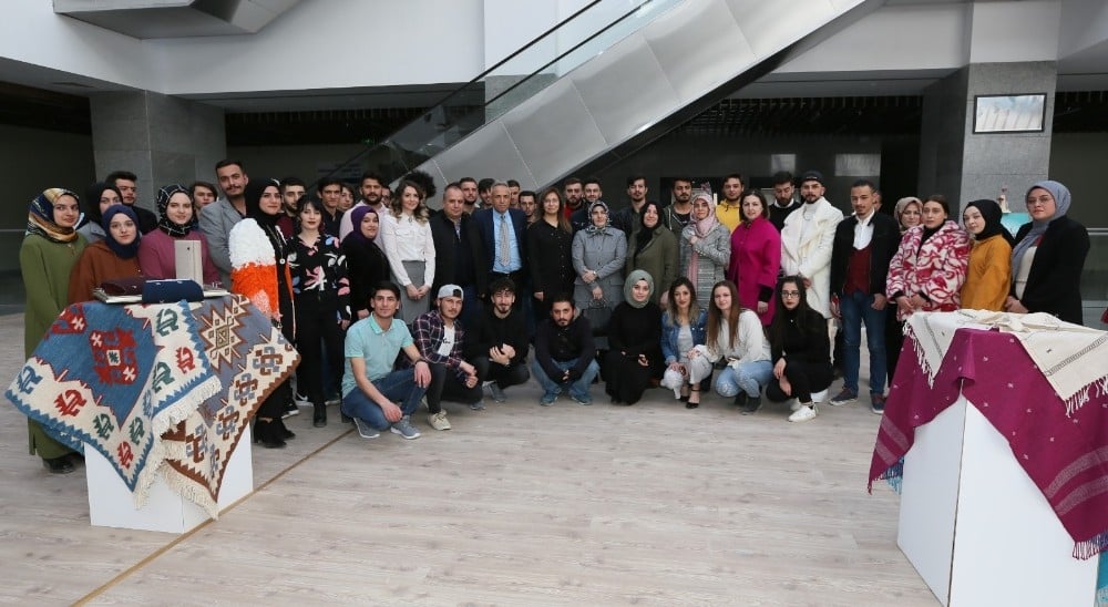Bayburt Üniversitesinde ‘Ehram ve Afiş Sergisi’ ile ‘Kadın’a Dair’ başlıklı panel düzenlendi 