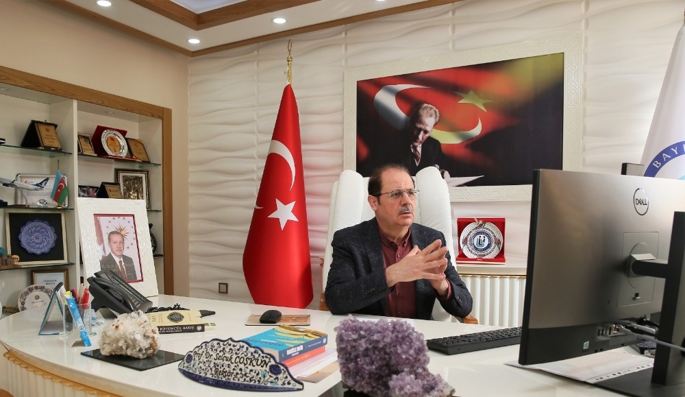Bayburt Üniversitesinde ilk uzaktan eğitim dersini Rektör Coşkun verdi 