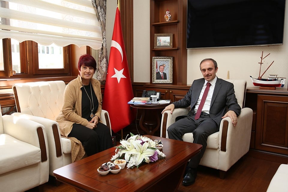Bayburt Vakfı Kadın Kolları Başkanı Dölek, Vali Cüneyt Epcim’i ziyaret etti 