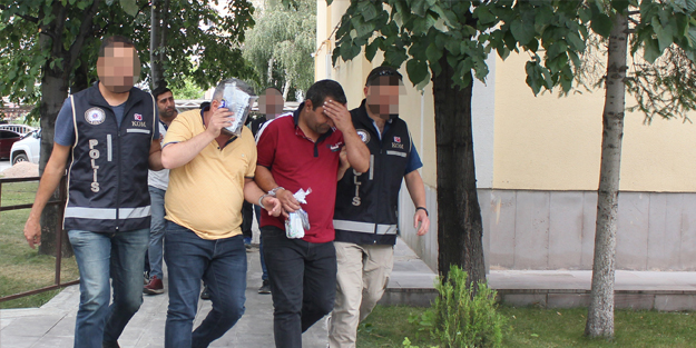 Bayburt'ta 35 düzensiz göçmen yakalandı! Organizatörler gözaltında