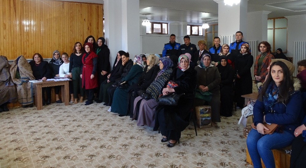Bayburt’ta “Aile ve Kadın” temalı çalıştay 