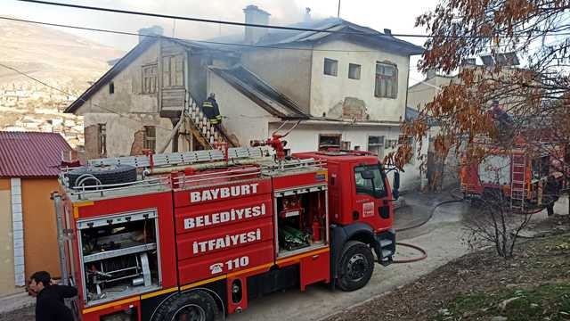 Bayburt’ta çıkan yangın korkuttu 