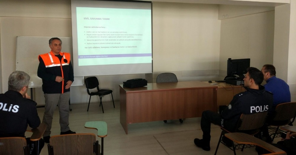 Bayburt’ta emniyet personeline sivil savunma ve yangın eğitimi verildi 