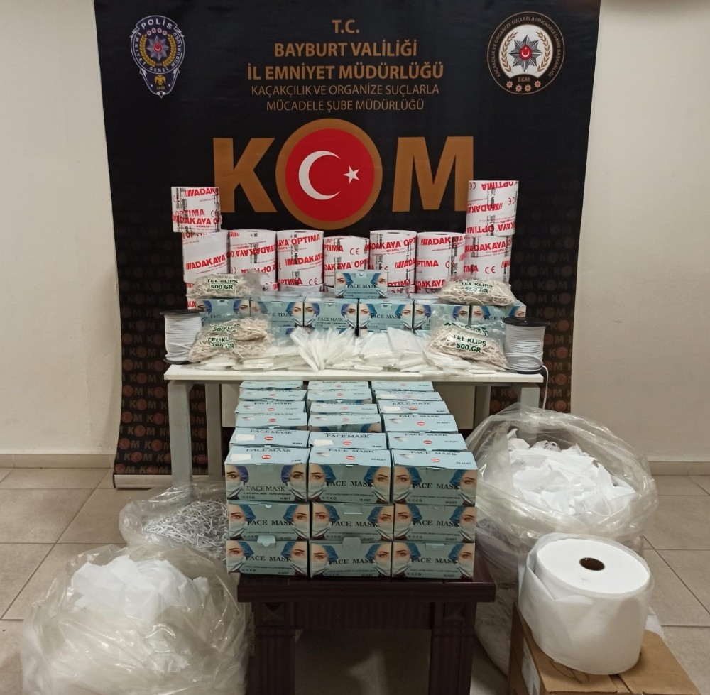 Bayburt’ta kaçak maske imalatı yapan 2 işyerinden 6 bin 194 adet koruyucu tıbbi maske ele geçirildi 