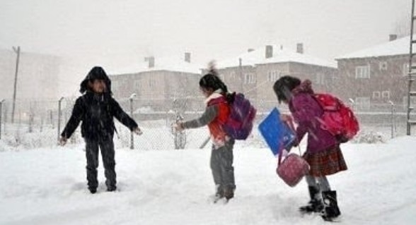 Bayburt’ta kar sebebiyle okul tatili bir gün uzatıldı 