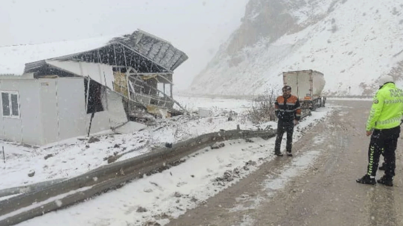 Bayburt'ta kontrolden çıkan tır üst üste kaza yaptı!