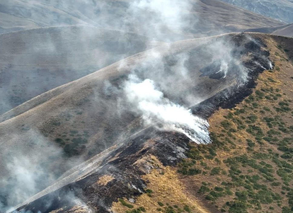 Bayburt’ta örtü yangını söndürüldü