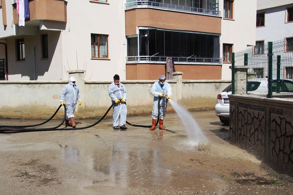 Bayburt’ta toplum sağlığı için sterilizasyon çalışmaları devam ediyor 