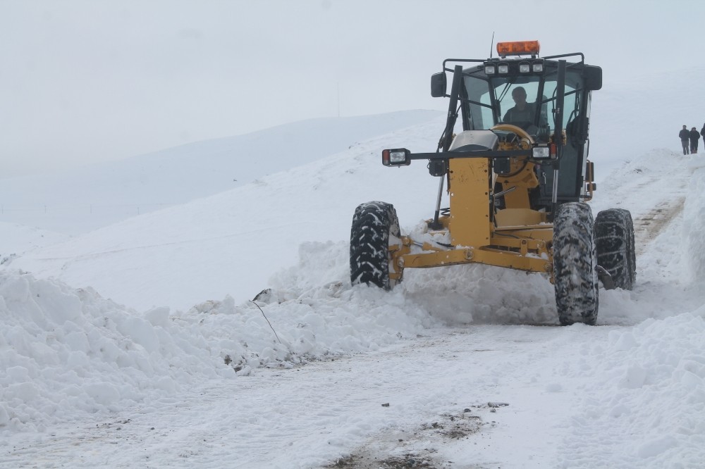 Bayburt’ta tüm köy yolları ulaşıma kapandı 