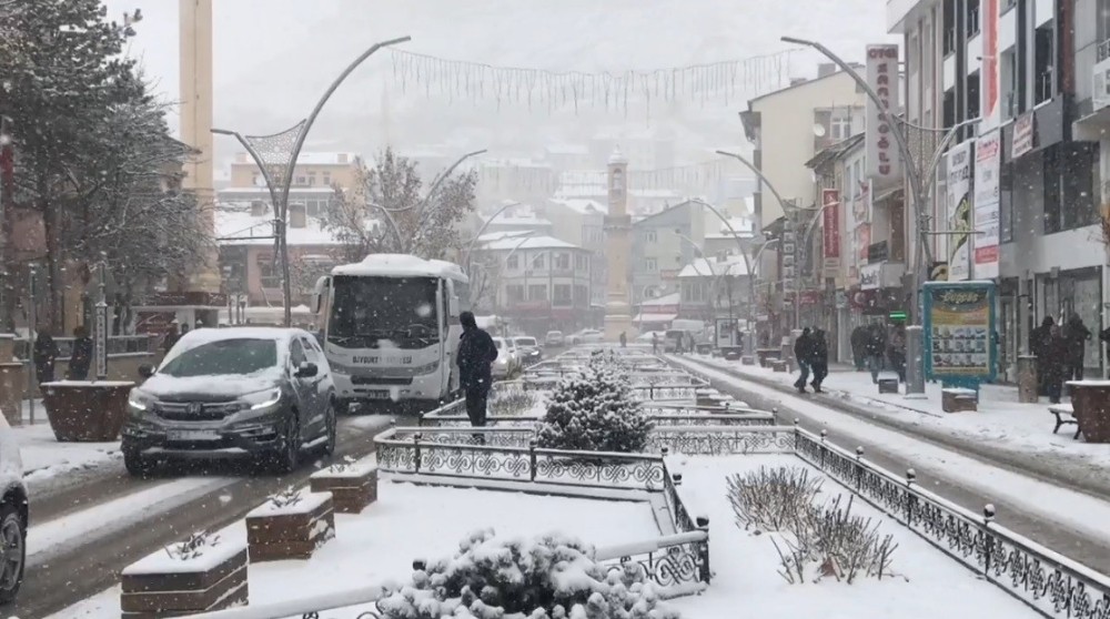 Bayburt’ta yoğun kar yağışı 