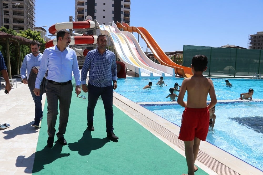 Baydilli gençleri havuza davet etti 
