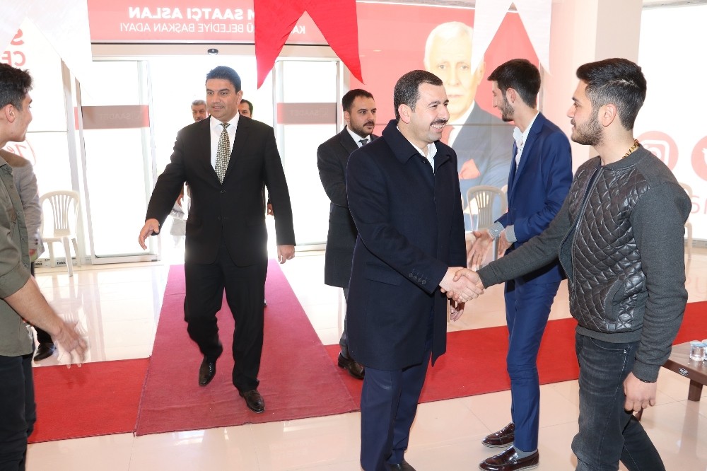 Baydilli rakibinin seçim bürosunu ziyaret etti 