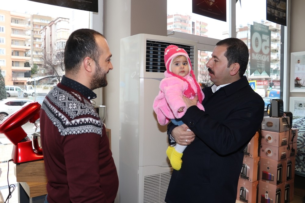 Baydilli vatandaş ve esnafla iç içe 