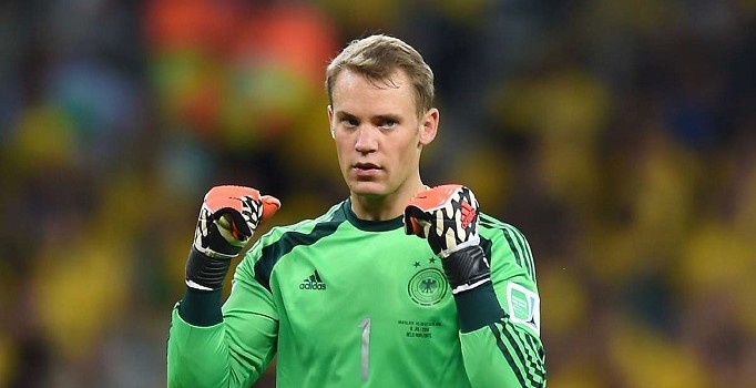 Bayern kalecisi Manuel Neuer'in ayağı kırıldı