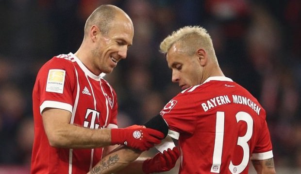 Bayern Münih'te iki imza birden atıldı!