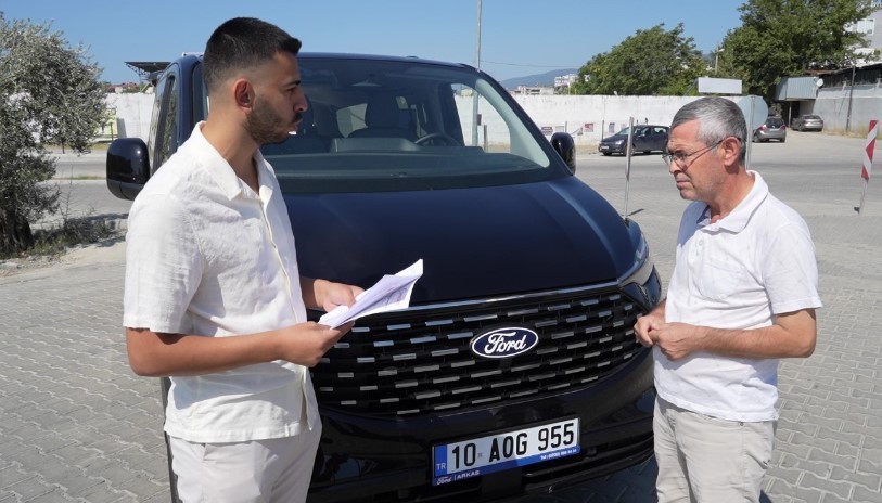 Bayiden aldığı sıfır araç hasarlı çıktı!