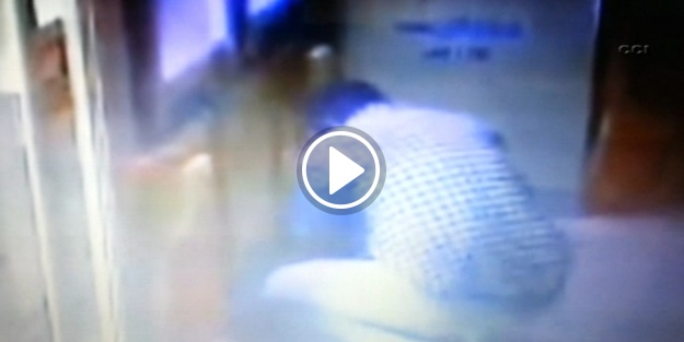 ATM başında bayılan vatandaşı soydu!