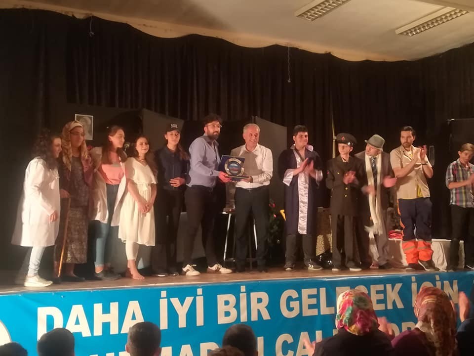 Bayırköy’de ’Bizim Hastane’ adlı oyun sahnelendi 