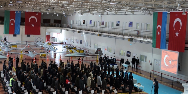 Baykar'da önemli tören! Azerbaycanlı askerler başarıyla tamamladı
