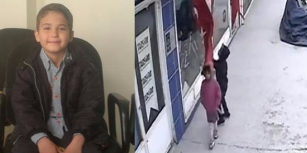 Bayrağı öpen o çocuk bakın kim çıktı