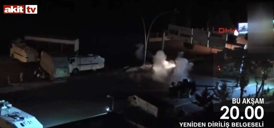 Bayrağına sarılan bir milletin gecesi! Yeniden diriliş belgeseli bu akşam AKİT TV’de