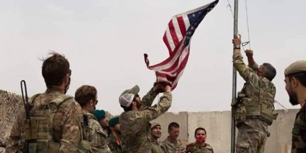 Bayrakları indirildi! ABD geri çekiliyor