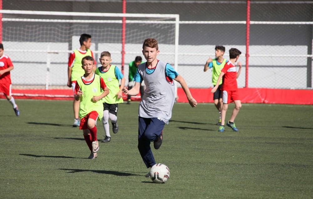 Bayraklı Belediyesi Yaz Spor Okulları başlıyor 