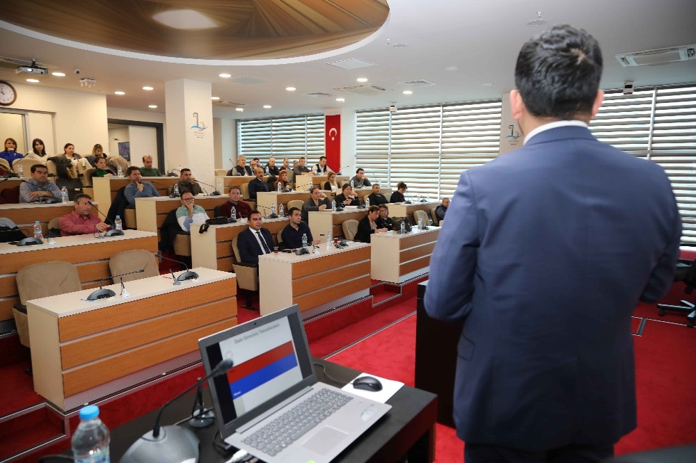 Bayraklı Belediyesinden memurlara ihale eğitimi 