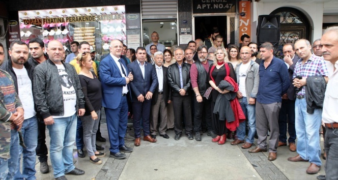 Bayraklı ilçesinde 81 MHP'li CHP'ye geçti