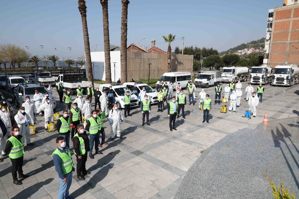 Bayraklı’da 24 mahalleye 2 bin 100 ton dezenfektan 