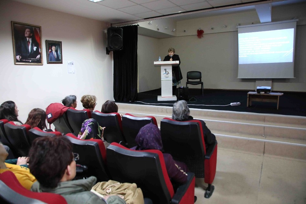 Bayraklı’da ailelere iletişim semineri 