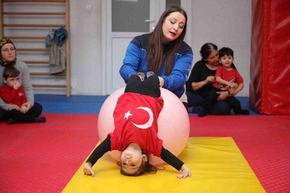 Bayraklı’da anne-çocuk jimnastik kursu 